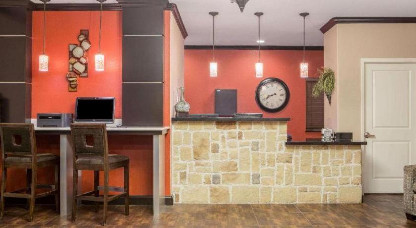 Super 8 By Wyndham Mansfield La Hotel Buitenkant foto